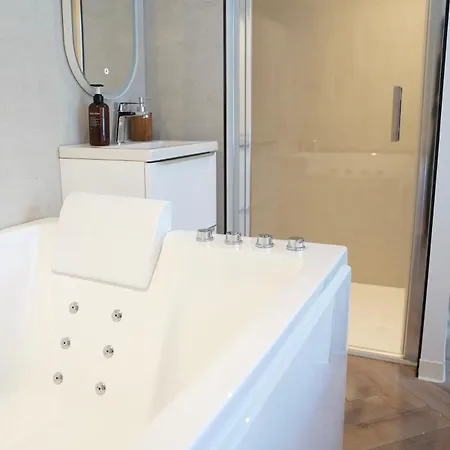 Appartement Soho Avec Baignoire Balnéothérapie 2p - Hypercentre Charleville-mézières Charleville-Mézières
