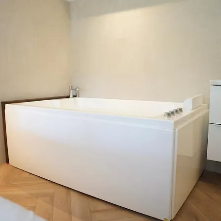 Soho Avec Baignoire Balnéothérapie 2p - Hypercentre Charleville-mézières Appartement *